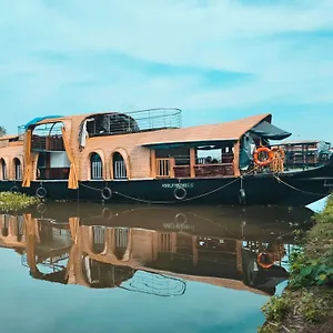 Kalappura Houseboats & Tours Botel