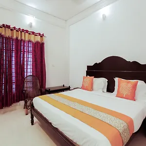 Otel Oyo 4867 Royal Homes, Alappuzha